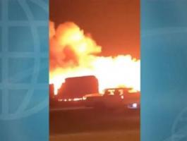 اندلاع حريق هائل في سوق للأعلاف بالسعودية.jpg