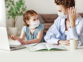 معاناة الام في التعليم عن بعد
