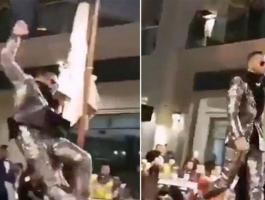 أول تعليق من محمد رمضان بعد سقوطه خلال حفل أُقيم في دبي.jpg