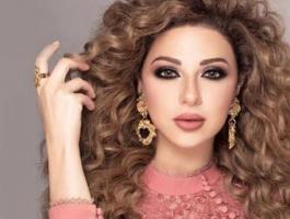 ميريام فارس تكشف عن وجه ابنها أثناء الرضاعة