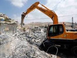 الاحتلال يهدم منشأة تجارية