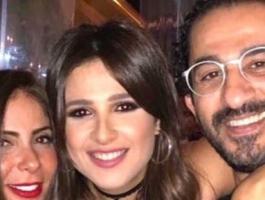 ياسمين عبد العزيز مع احمد حلمي ومنى زكي في رحلة بحرية