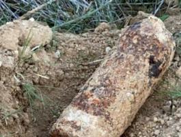 شاهد: الاحتلال يعثر على قذيفة بريطانية قديمة شرق قطاع غزة