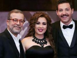 شريف منير يمازح زوج ابنته: 