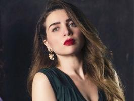 رسائي مي عز الدين لابطال خيط حرير