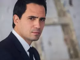 وفاة والدة الفنان التونسي ظافر العابدين