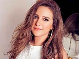 شيرى عادل تجرى عملية جراحية دقيقة