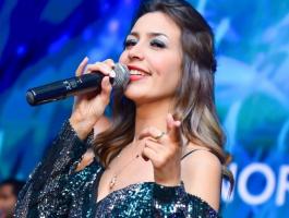 بالصور.. جنات تستعد لحفل عيد الحب