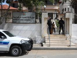الشرطة بغزة تُؤمن مقر لجنة الانتخابات المركزية 1