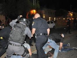 اعتقال 15 فلسطينيًا من اللد بدعوى إلقاء الحجارة على الشرطة الإسرائيلية