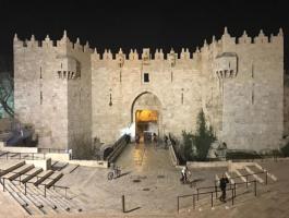 باب العامود ليلاً
