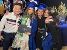 ليلى زاهر تحتفل بتخرجها من المدرسة بميدلي إنجليزي عربي