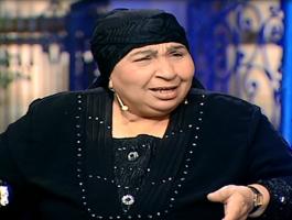 تدهور حالة الفنانة فاطمة كشري بسبب خطأ طبي.. نسي الطبيب شاشاً داخل بطنها!