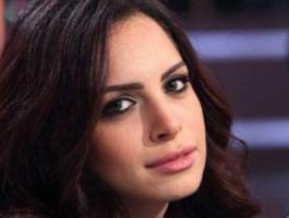 آمال ماهر تصدم جمهورها باعتزال الغناء