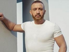 أول ظهور لأحمد السقا بعد إصابته في قدمه