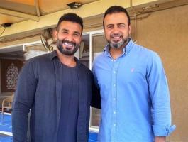 أحمد سعد يرد على انتقادات لصورته مع مصطفى حسنى بعد صلاة الجمعة