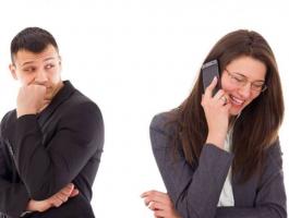 كيف تثيرين غيرة من تحبين؟