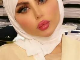 حليمة بولند تفاجئ جمهورها بظهورها بالحجاب