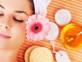 وصفات طبيعية من العسل للعناية بالبشرة