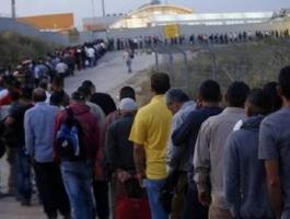 لهذا السبب.. الاحتلال يعتقل 73 عاملاُ قرب معبر 