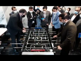 بالفيديو: وزير إيراني يخوض مباراة كرة القدم على طاولة.. فمن منافسه؟