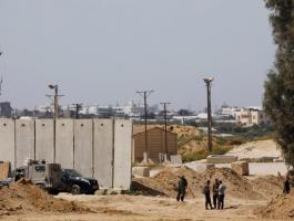 صحيفة عبرية: الجيش يحتفي غدًا باكتمال العائق الأرضي على حدود قطاع غزة