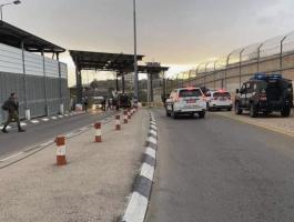 الاحتلال يغلق حاجز الجيب في القدس بعد ورود أنباء عن محاولة تنفيذ عملية طعن