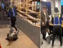 بالفيديو: مقطع صادم لحارس أمن في سلسلة مطاعم شهيرة يعتدي على امرأة ويسحلها خارج المحل!