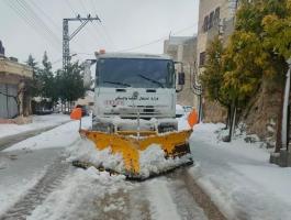 الأشغال العامة تشرع بإصلاح أضرار الطرق الناجمة عن المنخفض.jpg