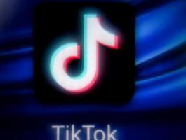 روسيا تطبيق تيك توك يعلق بعض خدماته