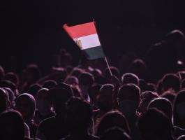 مصر.. واعظة تثير الجدل حول القبلات بين الأزواج الشباب في نهار رمضان