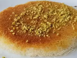 حلويات رمضانية.. طريقة عمل الكنافة بالقشطة