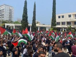 العلم الفلسطيني داخل إحدى الجامعات الإسرائيلية
