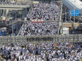 السديس يُقرر إعفاء مسؤولين لتقصيرهما بأداء مهامهما في ذروة توافد الحجاج للمسجد الحرام