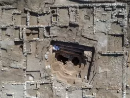 شاهد: الاحتلال الاسرائيلي يكشف أنقاض دارة فخمة عمرها 1200 عام