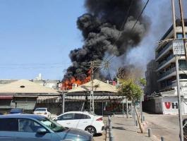 حريق كبير في سوق الكرمل بتل أبيب