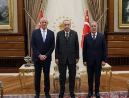 الإعلام العبري: غانتس التقى بالرئيس التركي في أنقرة