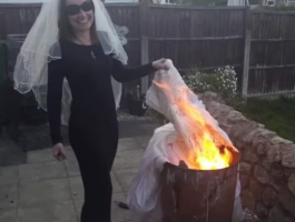 تحرق فستان زفافها
