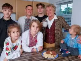 عائلة أوكرانية تحظى بمنزل مجاني في بريطانيا..والمتبرع مفاجأة