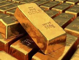 الذهب يخسر نحو 7 دولارات لكن توقعات الفائدة تحد من الخسائر