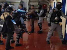 قوات القمع داخل سجون الاحتلال