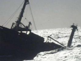 فقدان 39 شخصًا إثر جنوح سفينة صيد صينية في المحيط الهندي.jpg