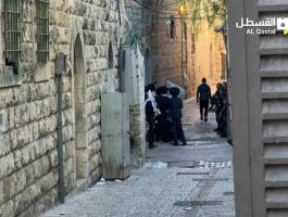 مستوطنون يؤدّون طقوسًا تلمودية في محيط 