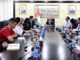 اشتية يستقبل وفدًا من تكتل الشباب الفلسطيني لدعم الحق والعدالة في الخدمات العامة 