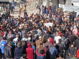 شاهد: تظاهرات حاشدة في شمال قطاع غزة للمطالبة بوقف الحرب
