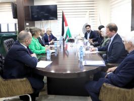 النائب العام مع وفد من مكافحة المخدرات وإنفاذ القانون
