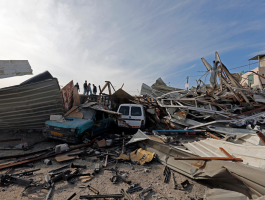 الاحتلال يهدم منشآت تجارية جنوب الخليل