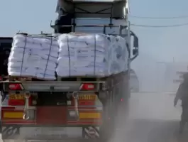 إدخال المساعدات الإنسانية إلى قطاع غزة.webp