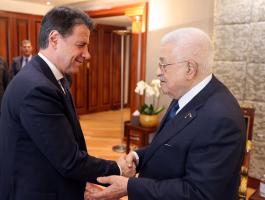 الرئيس محمود عباس وزعيم حزب خمس نجوم الايطالي