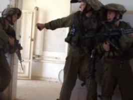 اقتحام منزل اسير